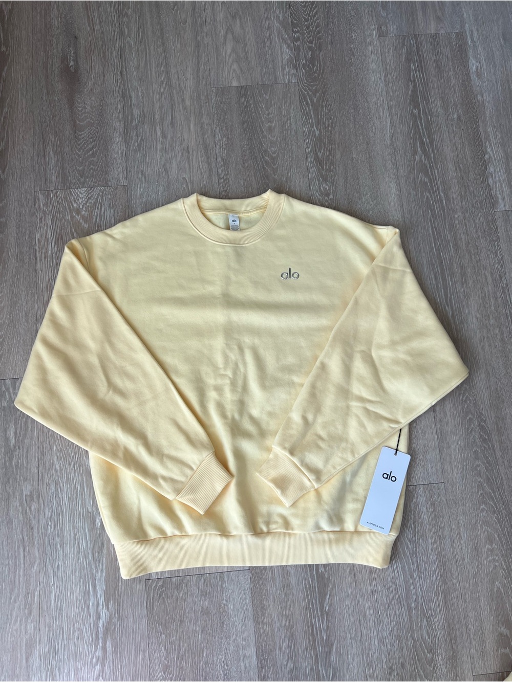 NWT ALO Yoga Candle Light Yellow Accolade Crewneck